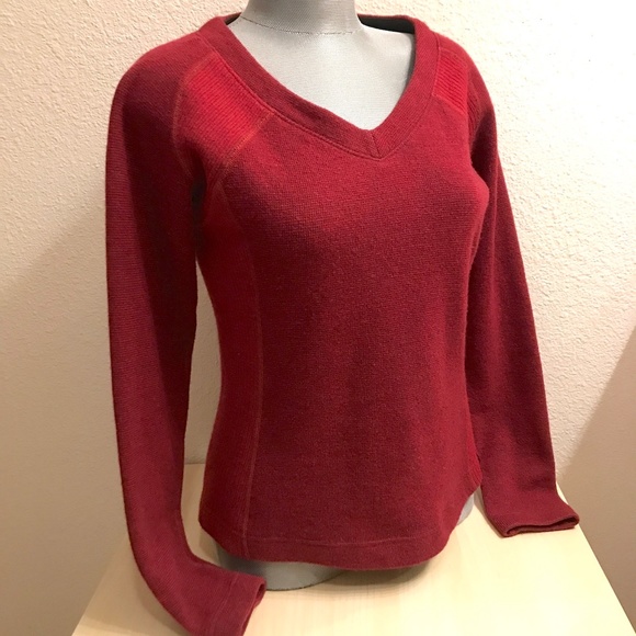 Mountain Hardwear Sweater. Scarlet Red. PullOver Long Sleeve. Womens Medium. EUC - Picture 3 of 13
